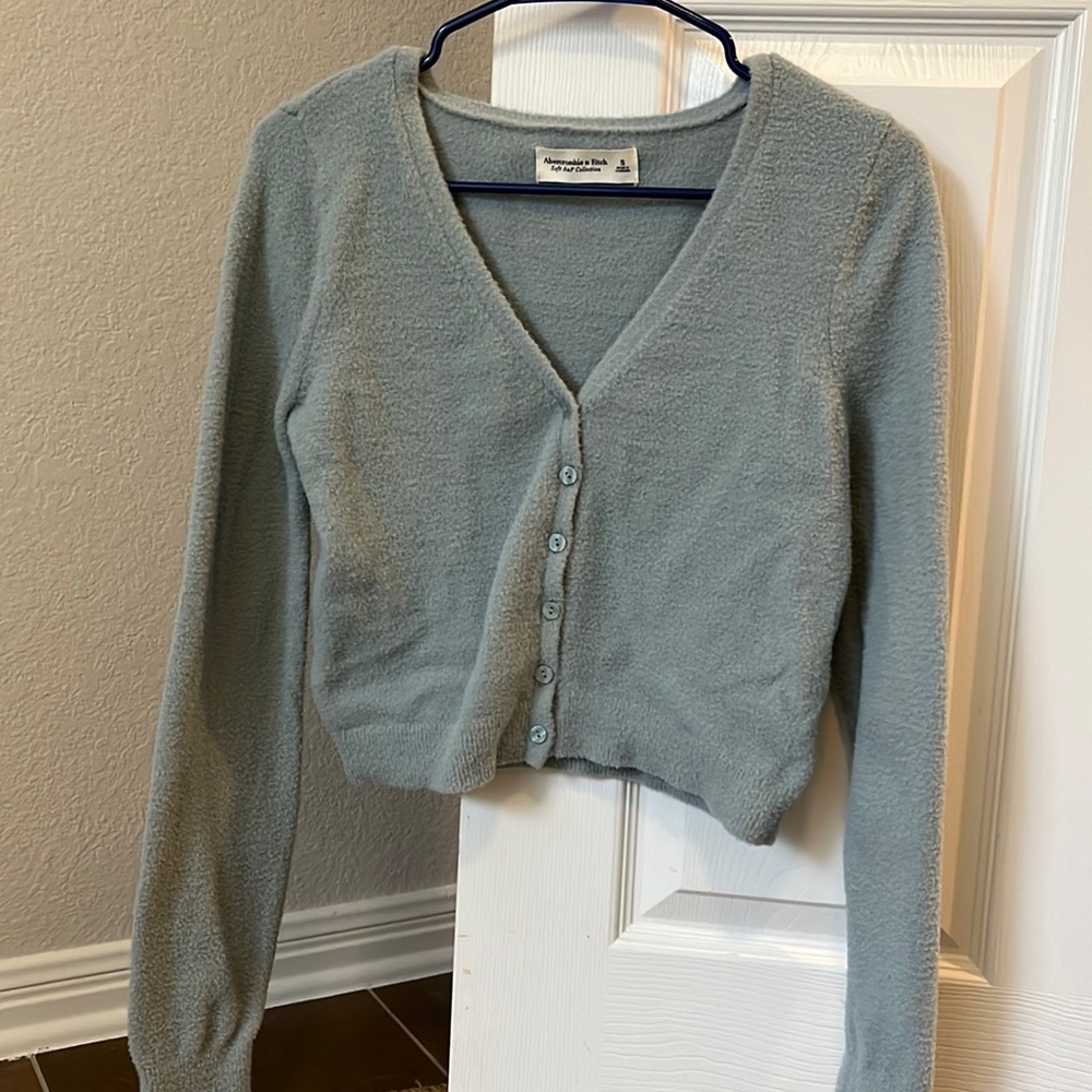 Abercrombie DreamLush Slim Short Cardigan in light blue